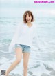 Risa Watanabe 渡邉理佐, FRIDAY WHITE 2019.01.14 P18 No.f04708 Image No. 15